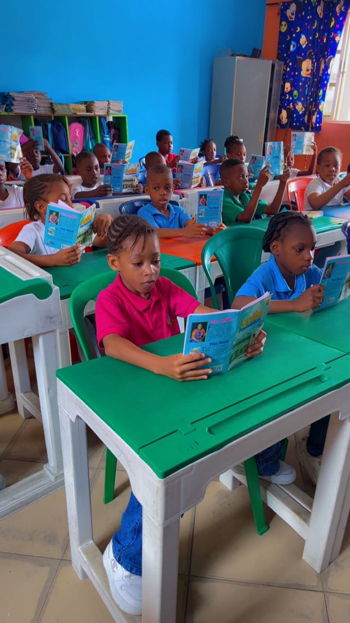 Young ROSIS pupils learning together in the classroom